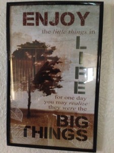 emjoy little things plaque